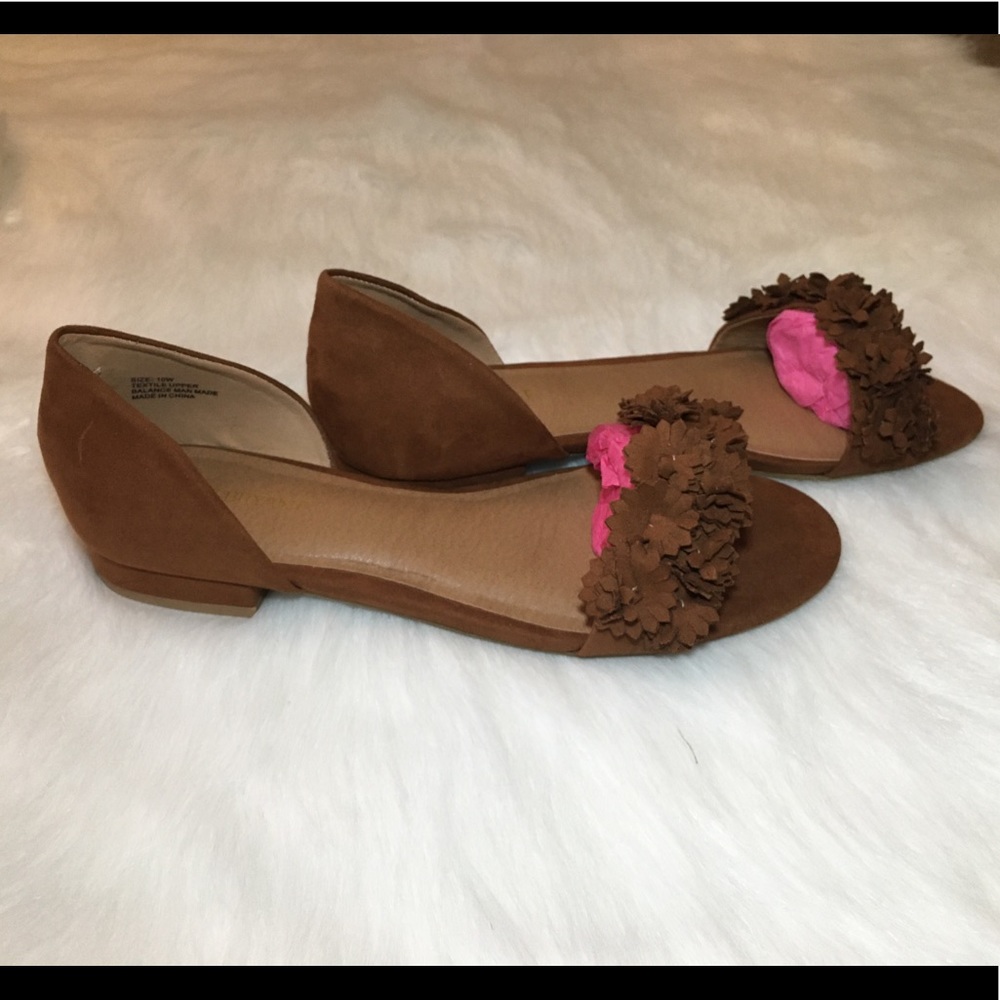 10 Wide Lane Bryant NWOT Fuax Suede Sandals Tan